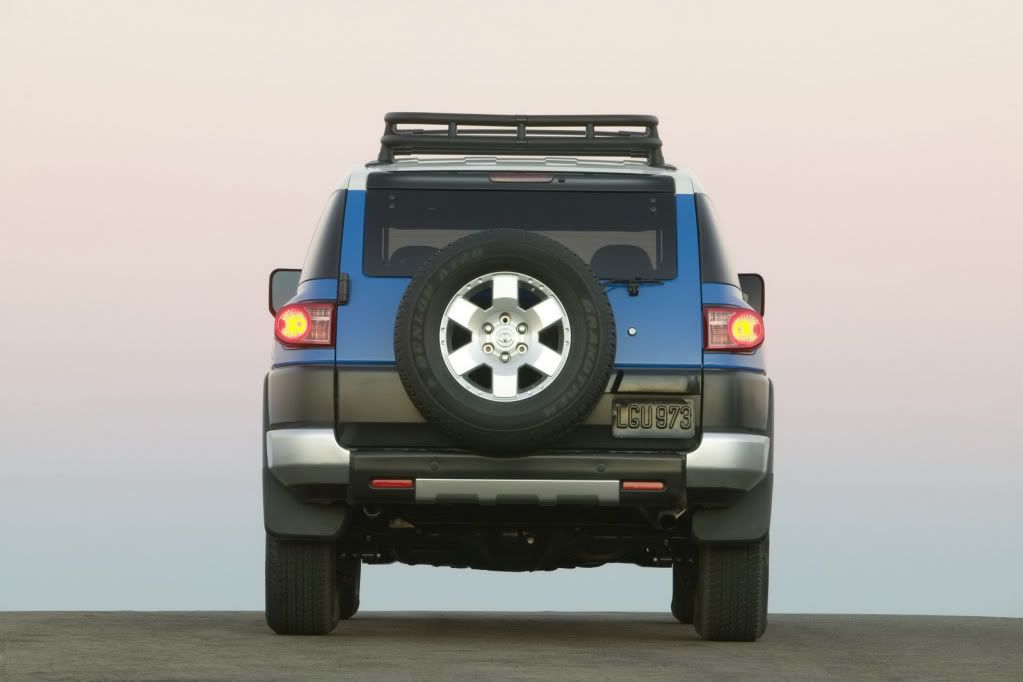 Toyota-FJ-Cruiser-Wallpaper-Rear-View.jpg