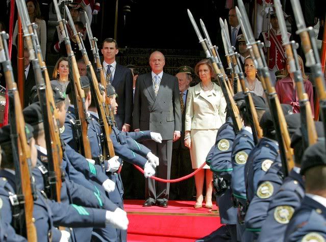 queen sofia and king juan carlos. Spain#39;s King Juan Carlos I (C)