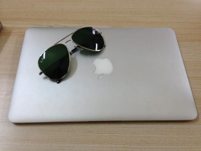 Macbook Air 2010 máy đẹp giá tốt - 1