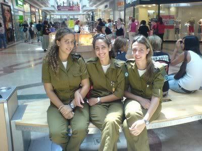 Israeli_Army_Girls_18.jpg