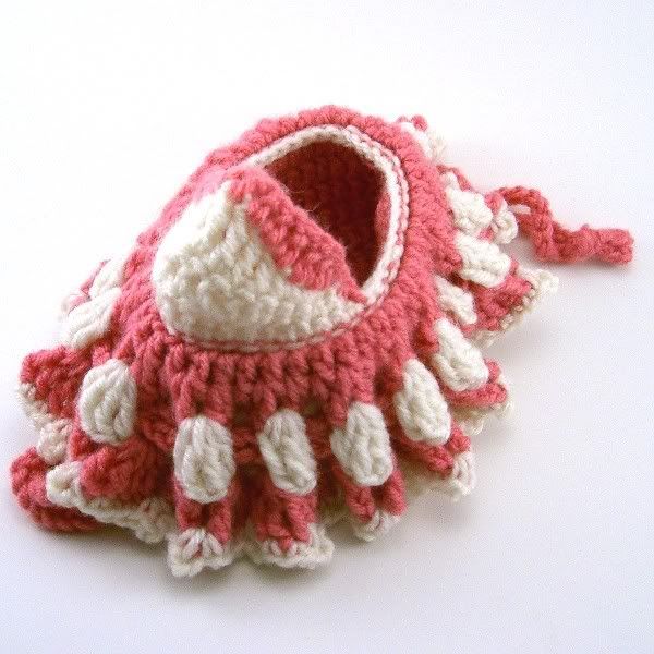 Cupcake Cradle Purse Pattern (4 images) - Crochetville