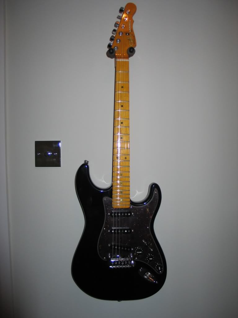 I Call Your Black Strat With Tortoise Pickguard The Gear Page