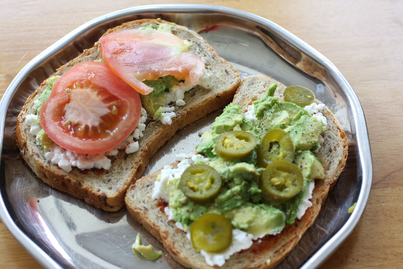 Бутерброд с творогом и зеленью